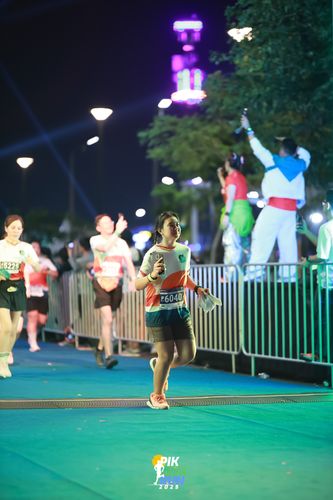 Race photo from PIK NITE RUN 2025