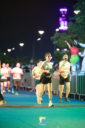 Race photo from PIK NITE RUN 2025