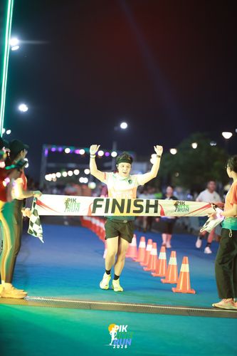 Race photo from PIK NITE RUN 2025