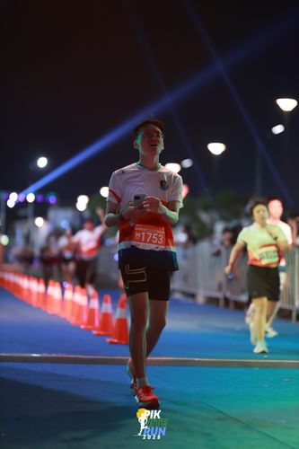 Race photo from PIK NITE RUN 2025