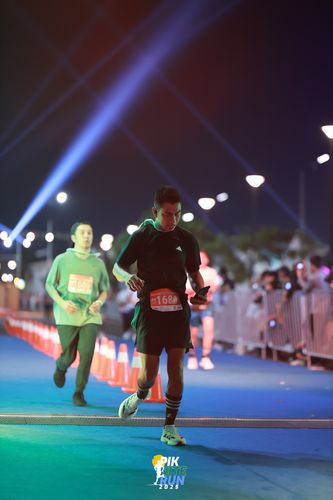 Race photo from PIK NITE RUN 2025