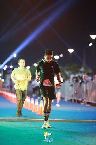 Race photo from PIK NITE RUN 2025