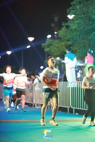 Race photo from PIK NITE RUN 2025