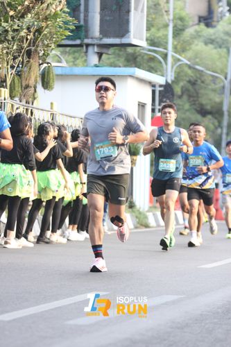 Race photo from Isoplus Run 2024 Surabaya