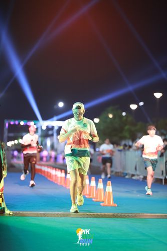 Race photo from PIK NITE RUN 2025