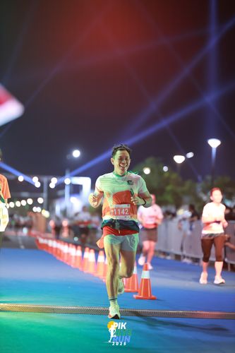 Race photo from PIK NITE RUN 2025