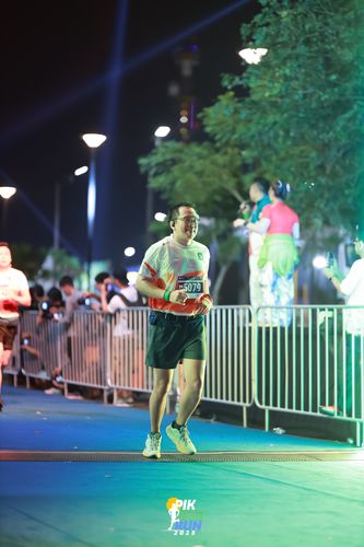 Race photo from PIK NITE RUN 2025