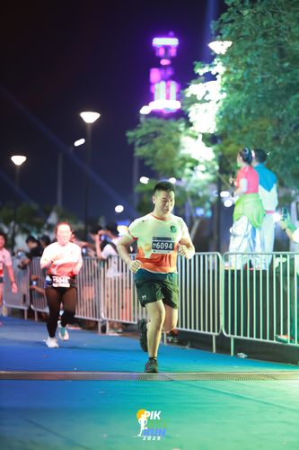 Race photo from PIK NITE RUN 2025