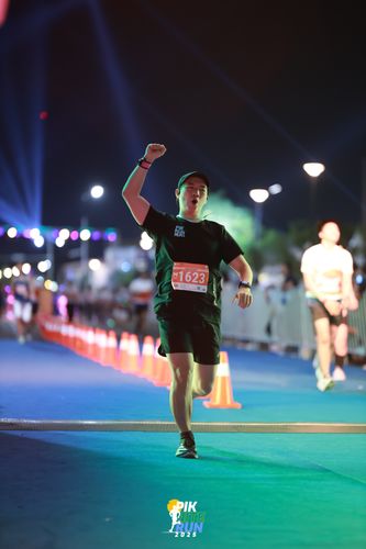 Race photo from PIK NITE RUN 2025