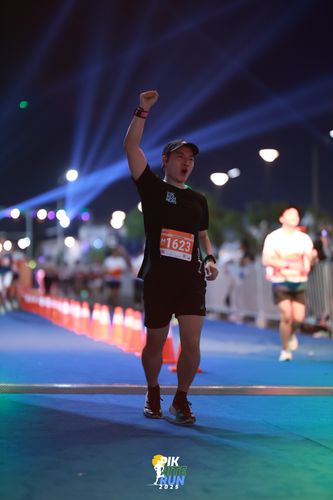 Race photo from PIK NITE RUN 2025