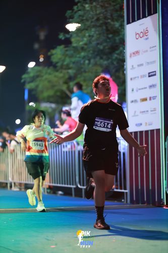 Race photo from PIK NITE RUN 2025