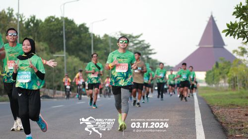 Race photo from Arutmin Borneo Run 2024