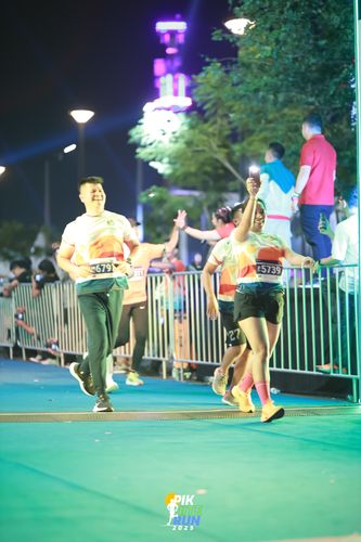 Race photo from PIK NITE RUN 2025