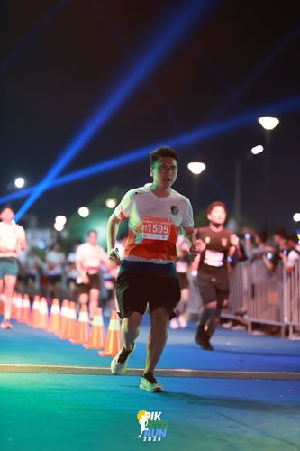 Race photo from PIK NITE RUN 2025