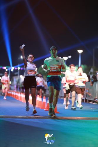 Race photo from PIK NITE RUN 2025
