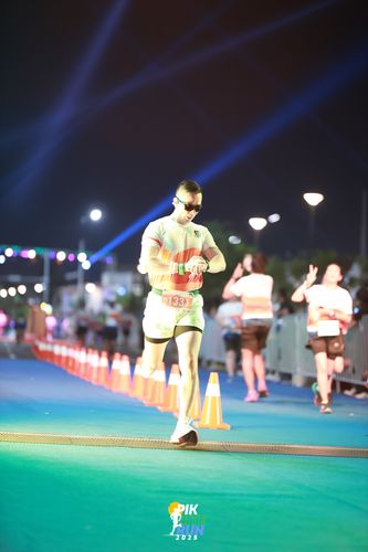 Race photo from PIK NITE RUN 2025