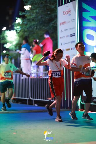 Race photo from PIK NITE RUN 2025