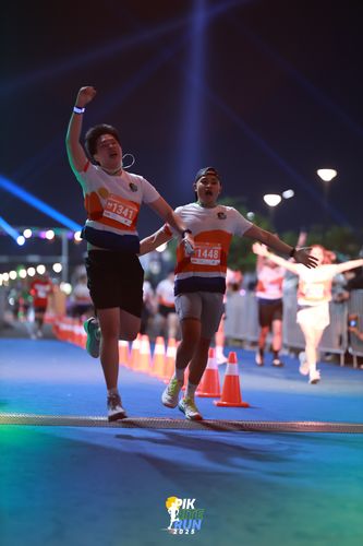 Race photo from PIK NITE RUN 2025