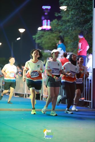 Race photo from PIK NITE RUN 2025