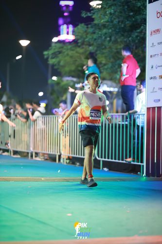Race photo from PIK NITE RUN 2025