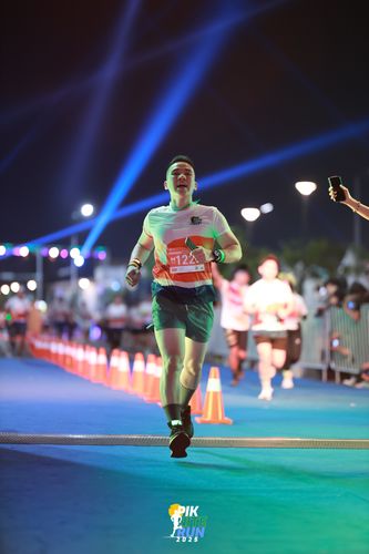 Race photo from PIK NITE RUN 2025