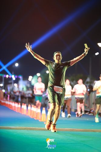 Race photo from PIK NITE RUN 2025
