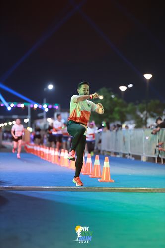 Race photo from PIK NITE RUN 2025