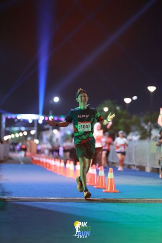Race photo from PIK NITE RUN 2025