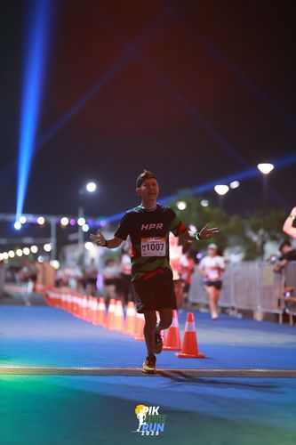 Race photo from PIK NITE RUN 2025