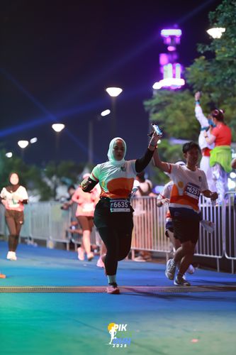 Race photo from PIK NITE RUN 2025