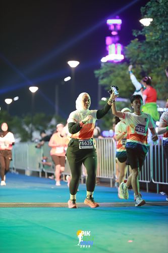 Race photo from PIK NITE RUN 2025