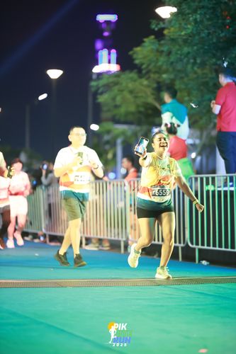 Race photo from PIK NITE RUN 2025