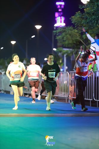 Race photo from PIK NITE RUN 2025