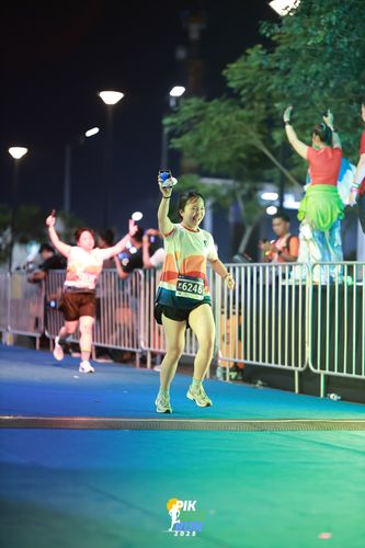Race photo from PIK NITE RUN 2025