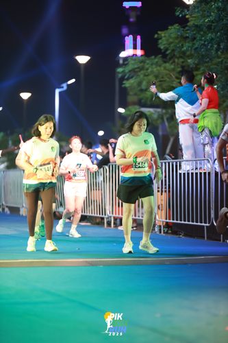 Race photo from PIK NITE RUN 2025