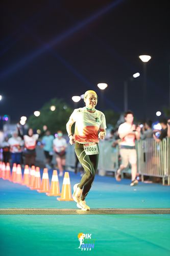 Race photo from PIK NITE RUN 2025