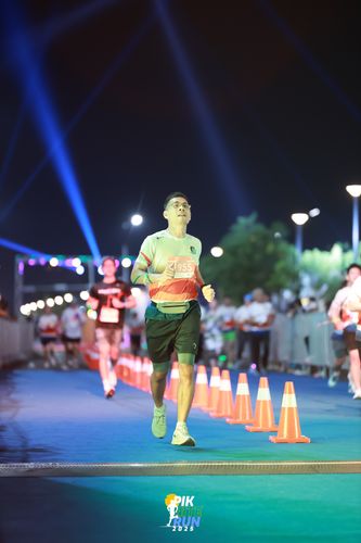 Race photo from PIK NITE RUN 2025