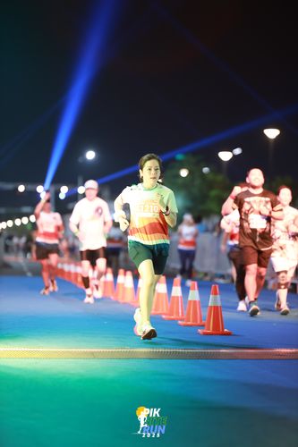 Race photo from PIK NITE RUN 2025