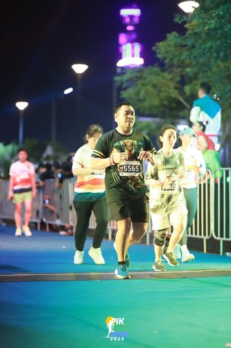 Race photo from PIK NITE RUN 2025