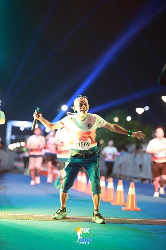Race photo from PIK NITE RUN 2025