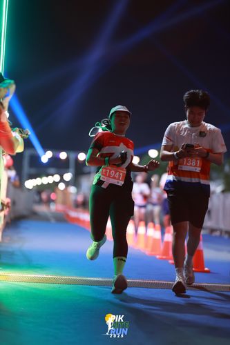 Race photo from PIK NITE RUN 2025