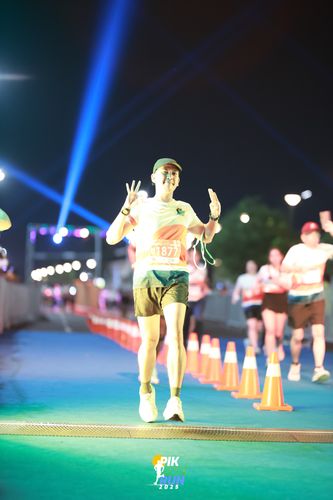 Race photo from PIK NITE RUN 2025