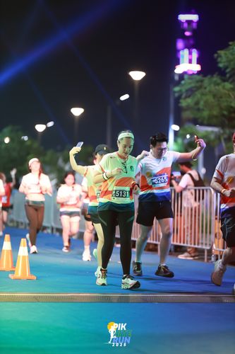 Race photo from PIK NITE RUN 2025
