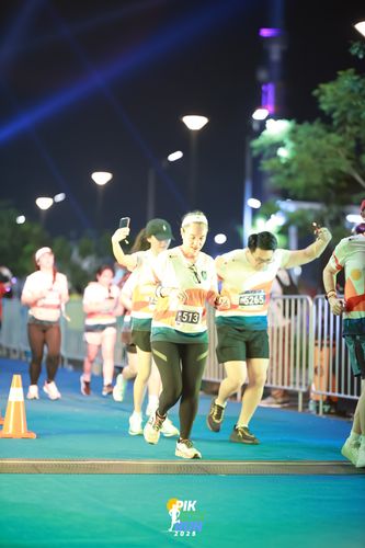 Race photo from PIK NITE RUN 2025