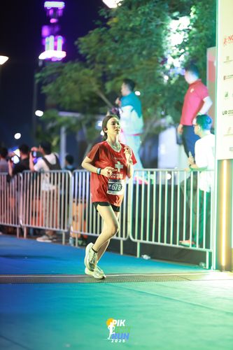 Race photo from PIK NITE RUN 2025