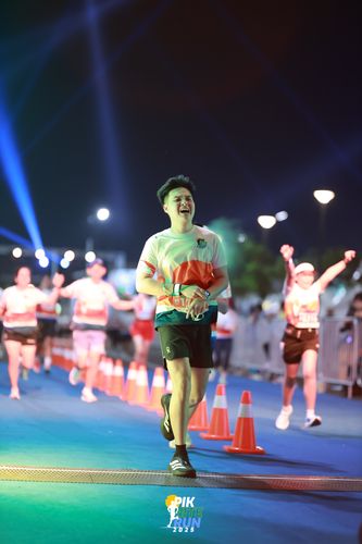 Race photo from PIK NITE RUN 2025
