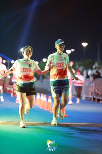 Race photo from PIK NITE RUN 2025