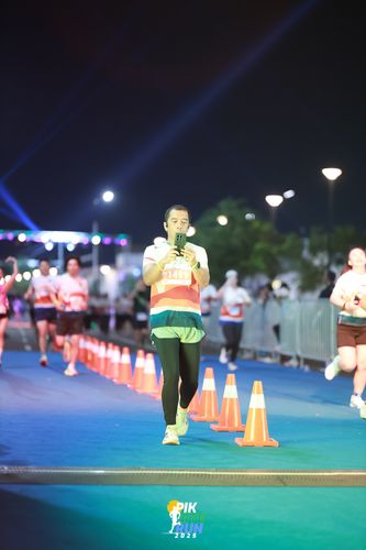 Race photo from PIK NITE RUN 2025