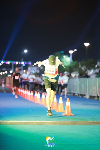Race photo from PIK NITE RUN 2025