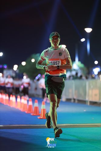 Race photo from PIK NITE RUN 2025